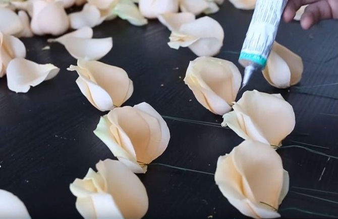 Пошаговая инструкция оформления букета невесты из лепестков роз