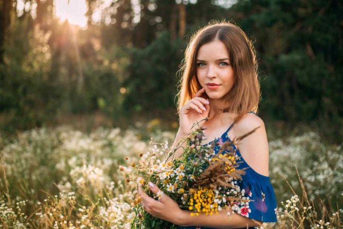 Позы для фотосессии для девушек на природе летом5