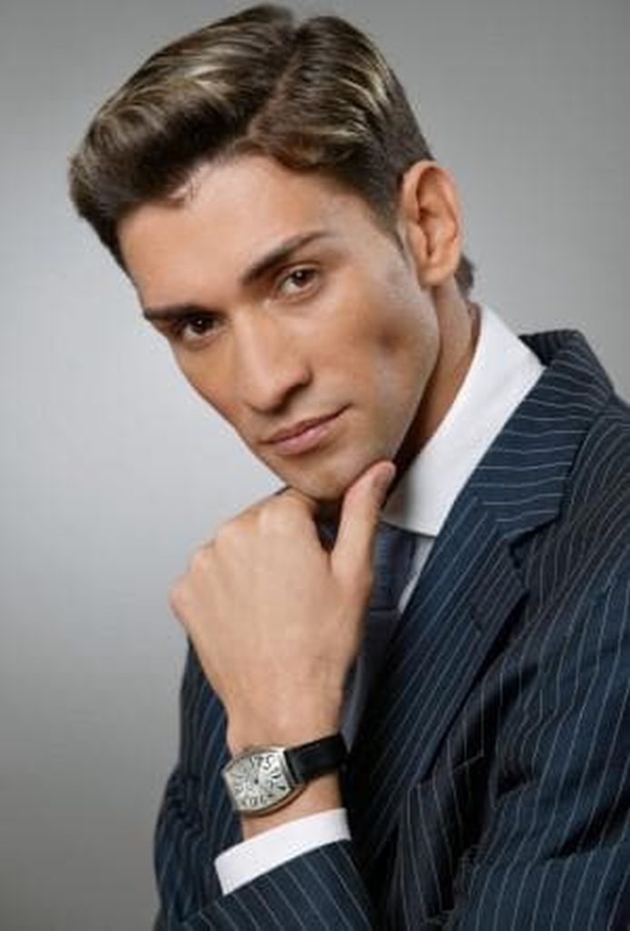 Прически на средние волосы для свадьбы гостям