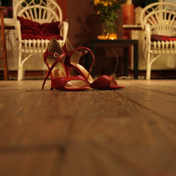 прикольный танец на конкурс для гостей