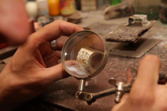 Проблему с судьбой кольца можно решить