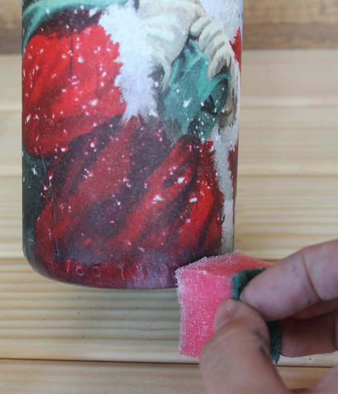 Прорабатывайте края рисунка в процессе декупажа