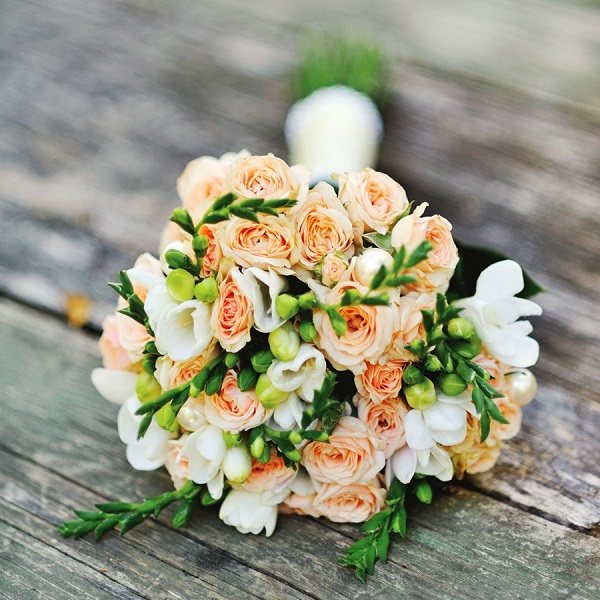 просто букет с розами для невесты