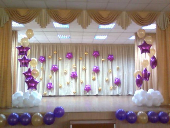 Простой, но эффектный декор сцены