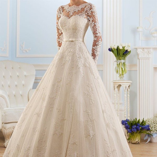 Пышное свадебное платье с кружевами