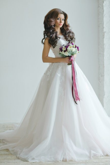 Пышные локоны под пышное платье