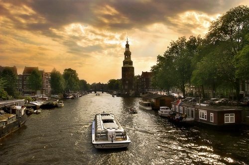 Режим наложения “Color Dodge” создаёт реалистичные результаты