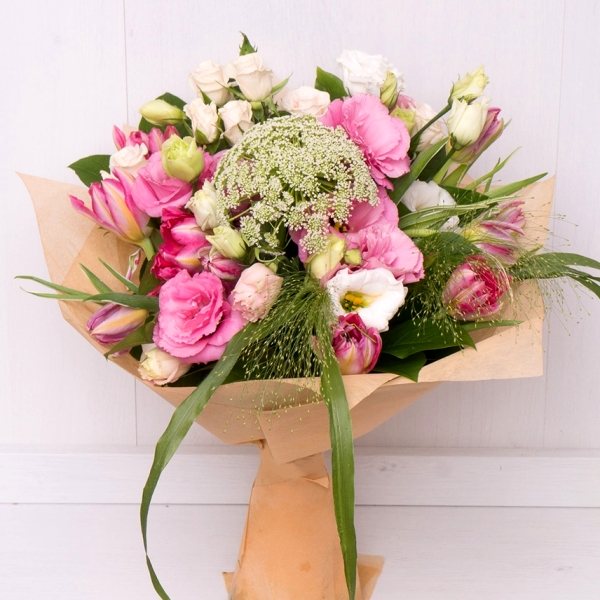 роскошный букет на свадебный подарок