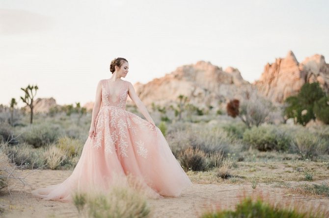 Розовое свадебное платье