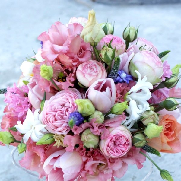 розовые и голубые цветы