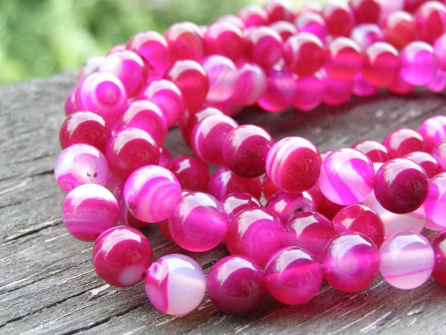 Розовый агат