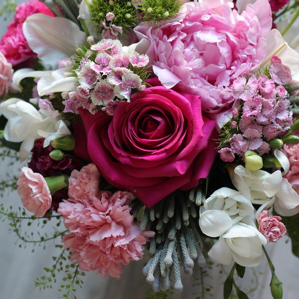 с чем сочетать гвоздики в свадебном букете