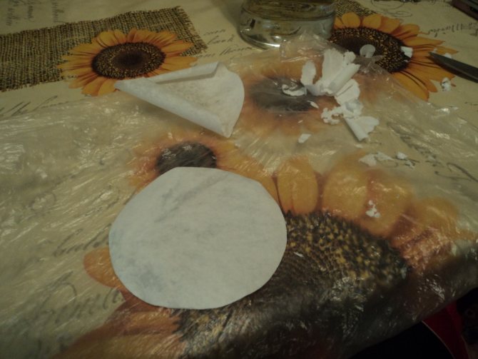 С фотографии для декупажа нужно снять лишние слои, оставив один с изображением