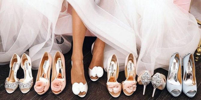 С мини и миди необходима красивая свадебная обувь