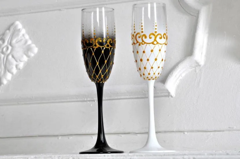 С золотым узором