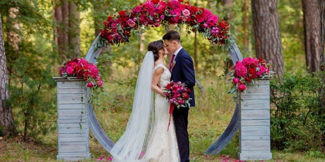 Сделать свадебный день неповторимым поможет регистрация на природе