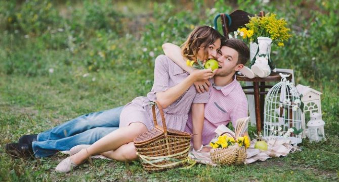 семейная пара на природе