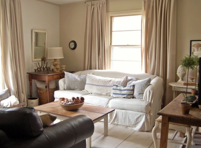 Шторы цвета экрю в интерьере гостиной