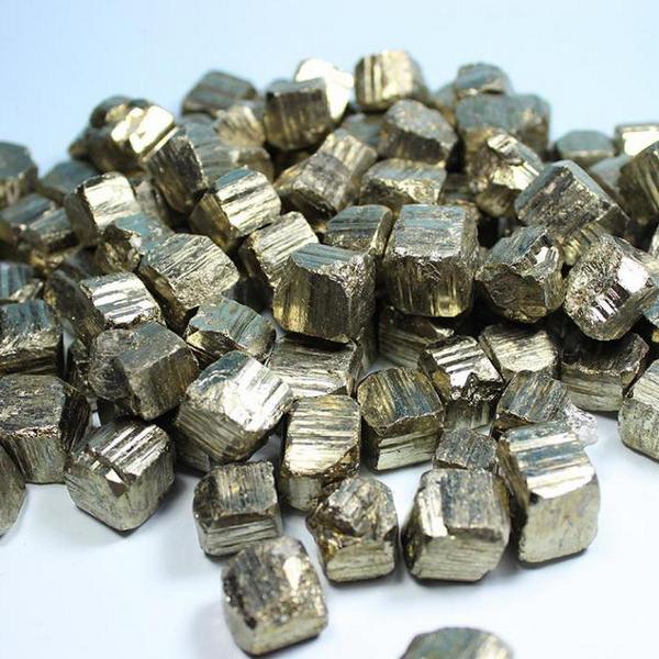 Символ красной платиновой свадьбы