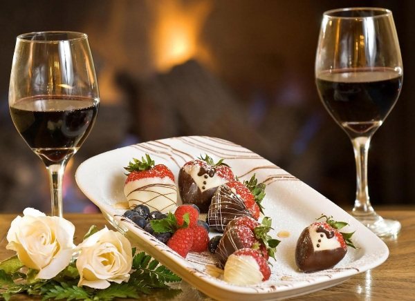Сладости подойдут как к белым, так и к красным винам