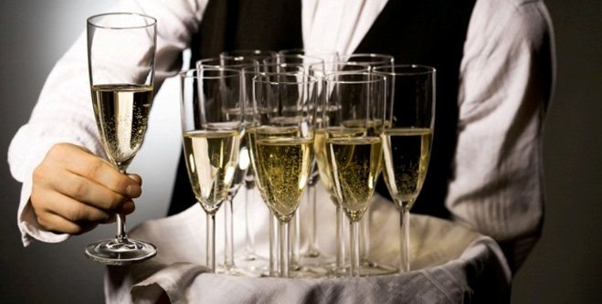 Следует заранее обсудить с официантами все важные моменты