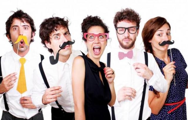 смешные очки, усатые маски