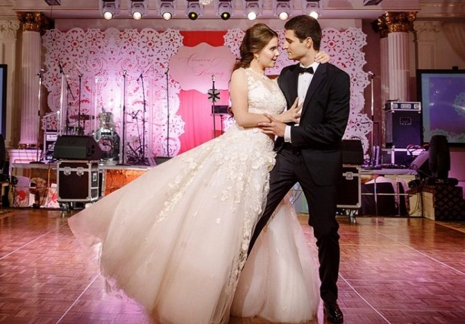 Стандартная программа в исполнении молодоженов всегда будет беспроигрышным вариантом