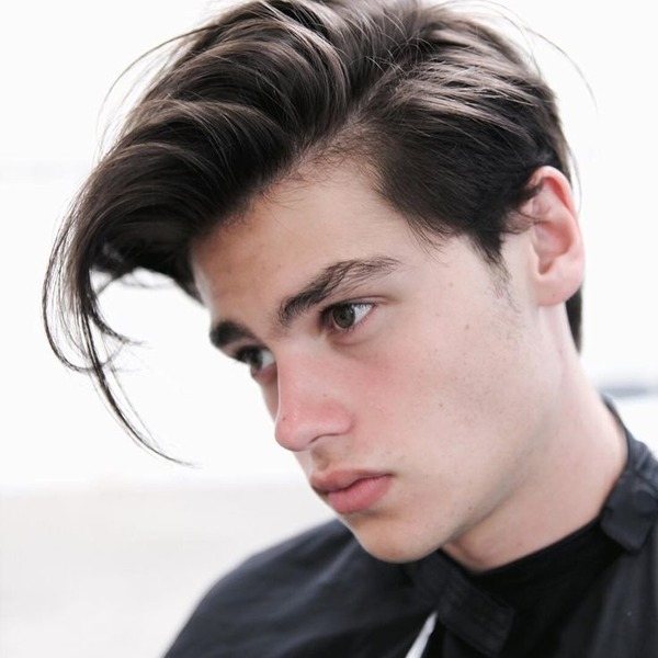 стильная укладка для мальчика на свадьбу