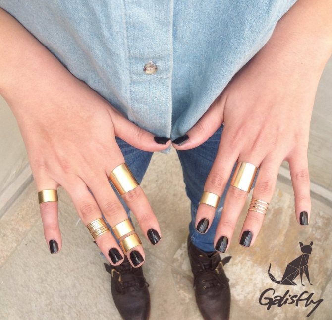 Стильное оформление пальцев кольцами