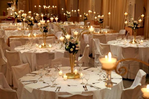 Стильные подсвечники для оформления ресторана