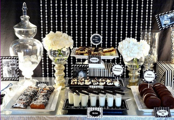 Столик с угощениями