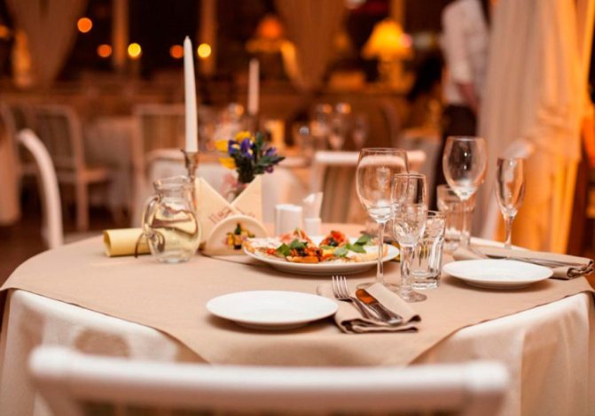 Столик в ресторане