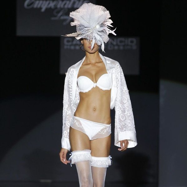 Странный свадебный наряд