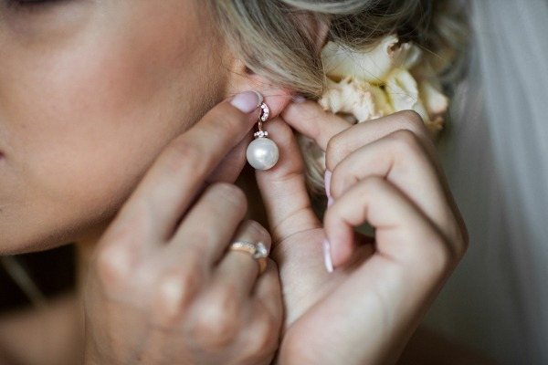Суеверие: жемчуг на свадьбе - несчастье