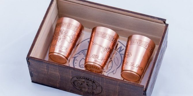 Супруга может порадовать любимого стаканами