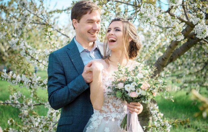 свадьба в цветущем саду