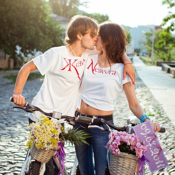 свадьба в футболках