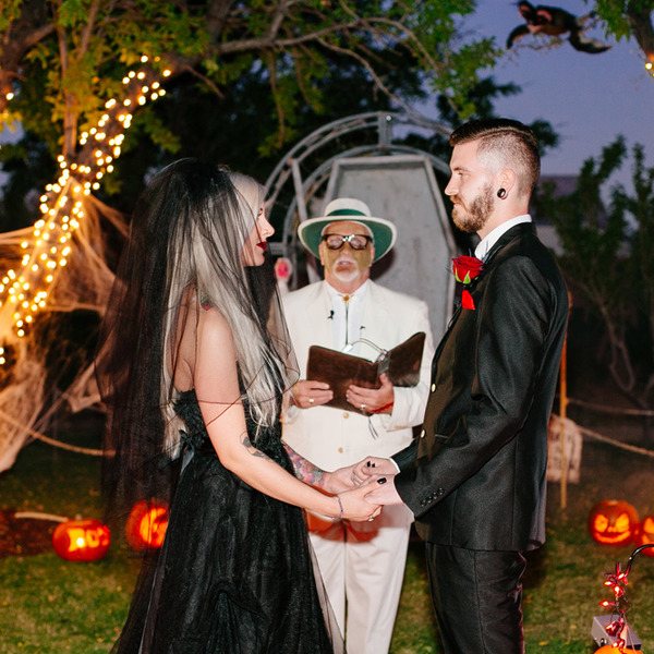 свадебная церемония на Хеллоуин