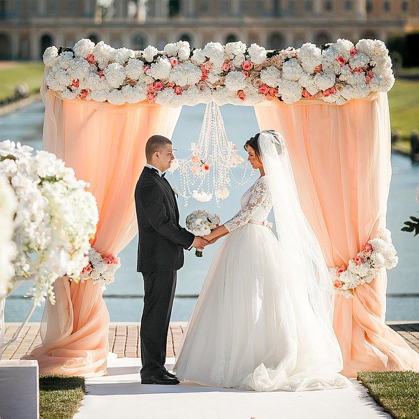 свадебная церемония на природе