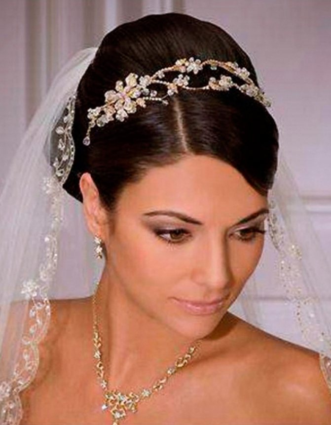 Свадебная прическа 2022 фото для невесты с фатой