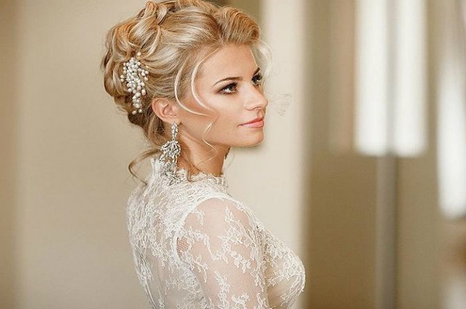 Свадебная прическа с гребнем для волос 4