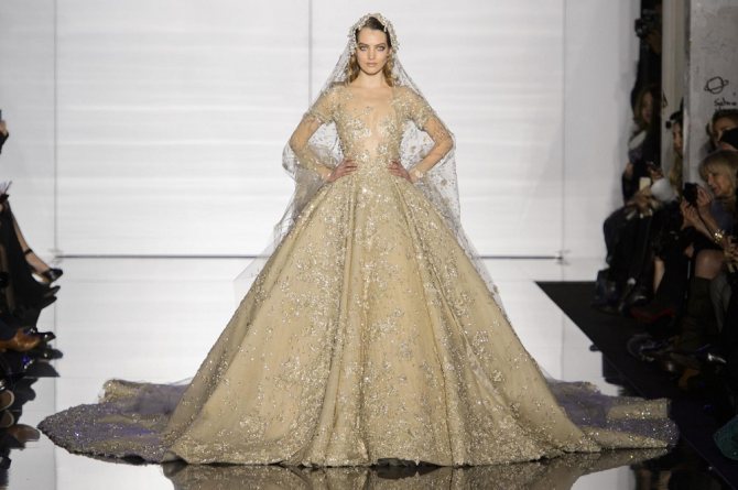 Свадебное платье цвета шампань