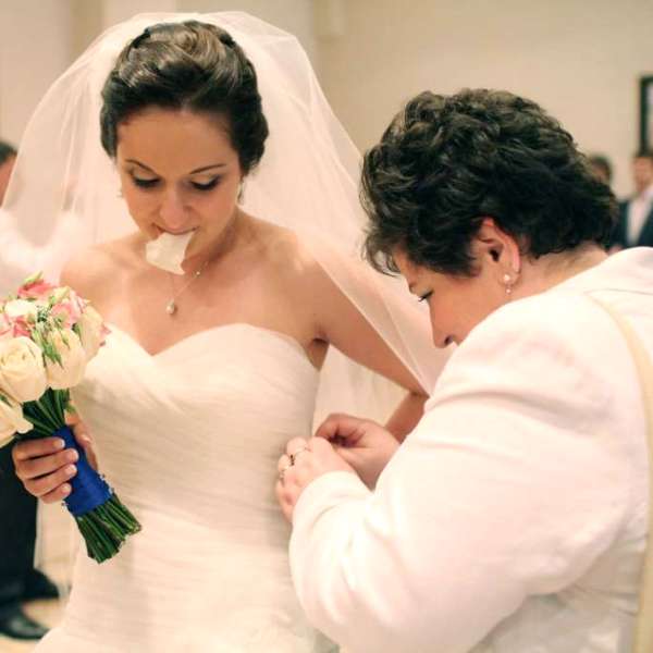 Свадебное платье порвалось на свадьбе