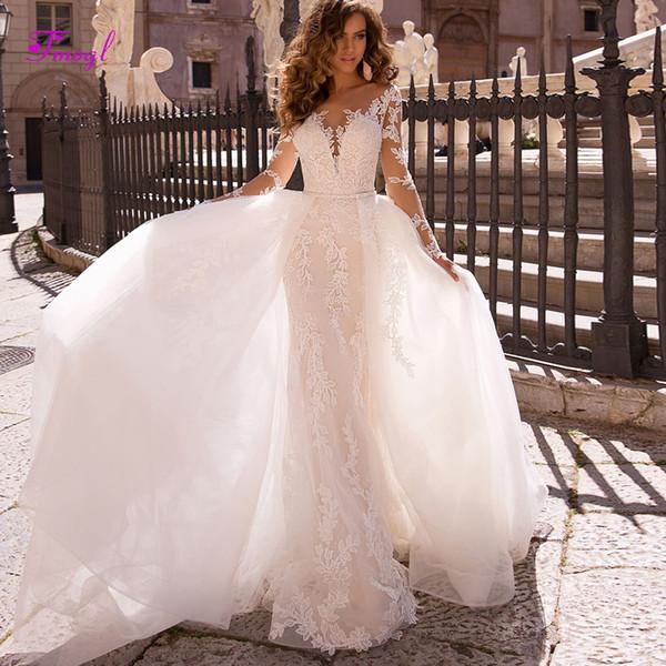 свадебное платье с длинным рукавом со шлейфом