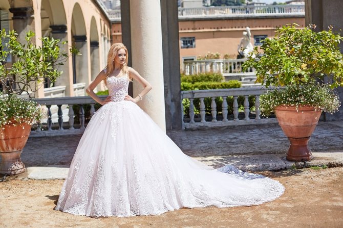 Свадебное платье с корсетом