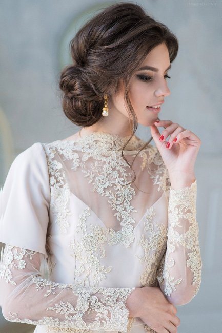 Свадебное платье с полупрозрачными рукавами