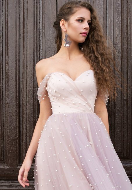 Свадебное платье с жемчугом