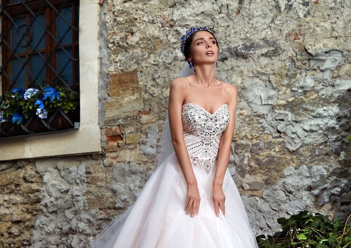 свадебное платье со стразами на корсете 23