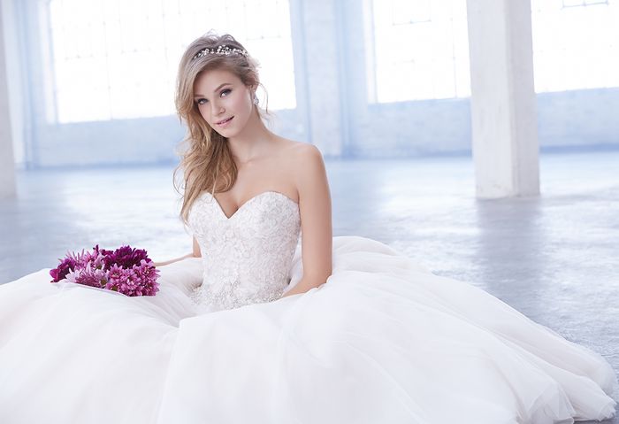 свадебное платье со стразами на корсете – фото 60