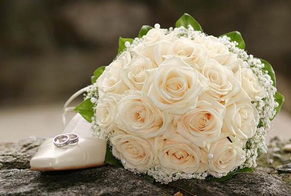 Свадебные букеты из белых роз